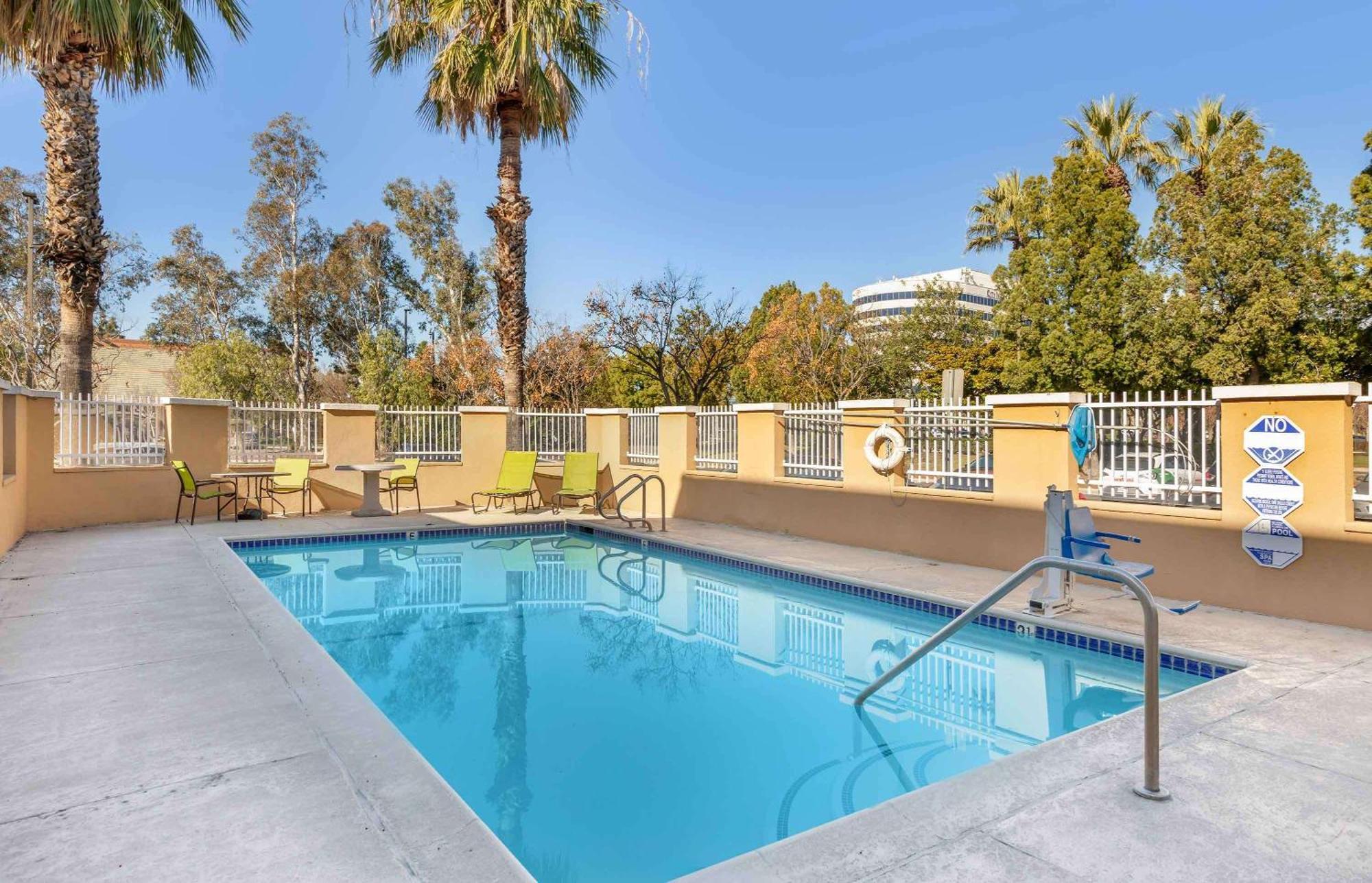 Extended Stay America Suites - Los Angeles - Ontario Airport Guasti Bagian luar foto